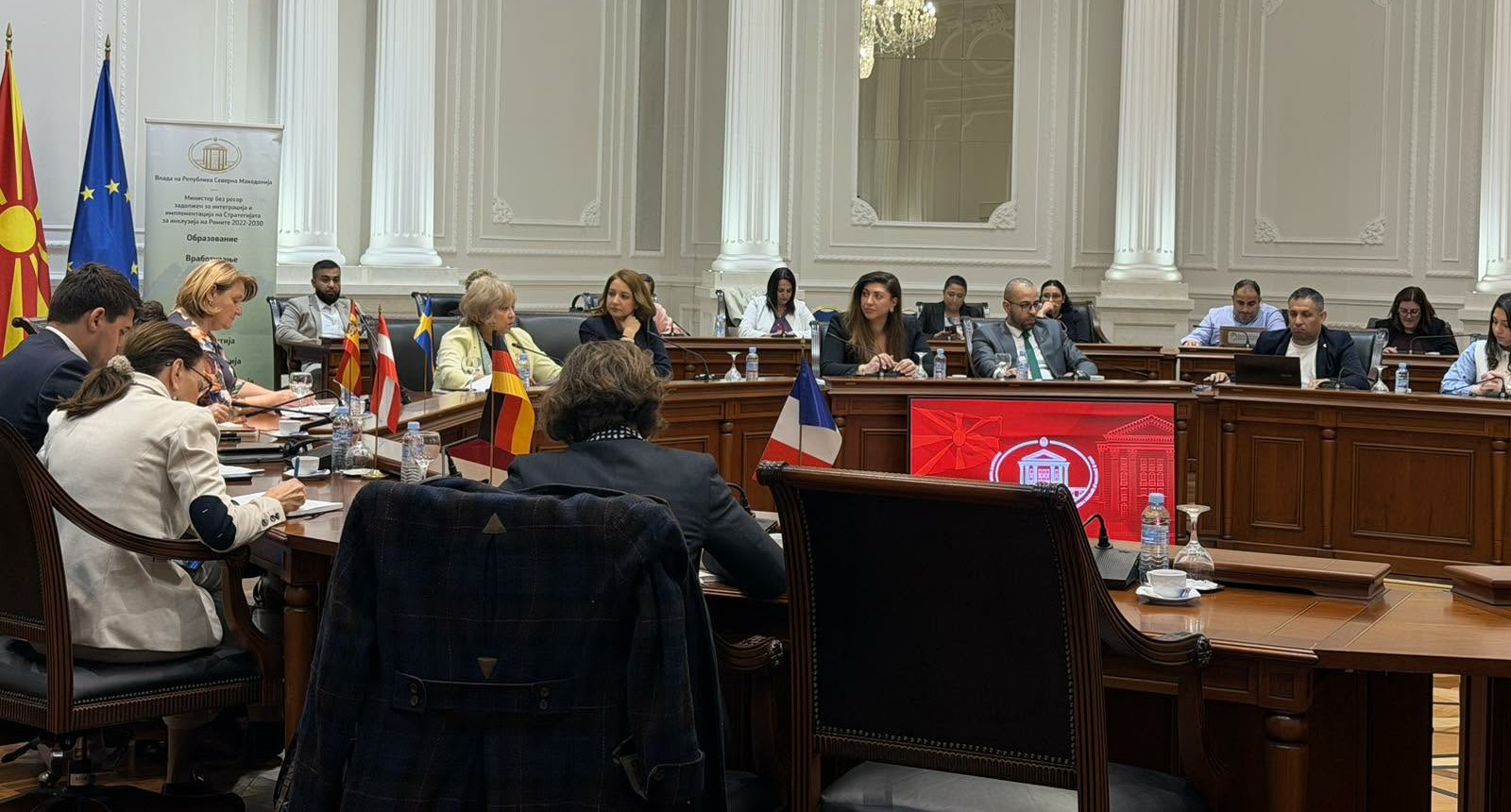 Во соработка со Министерството за социјална политика, демографија и млади, одржан состанок со претставници на донаторската заедница, меѓународни организации и амбасади